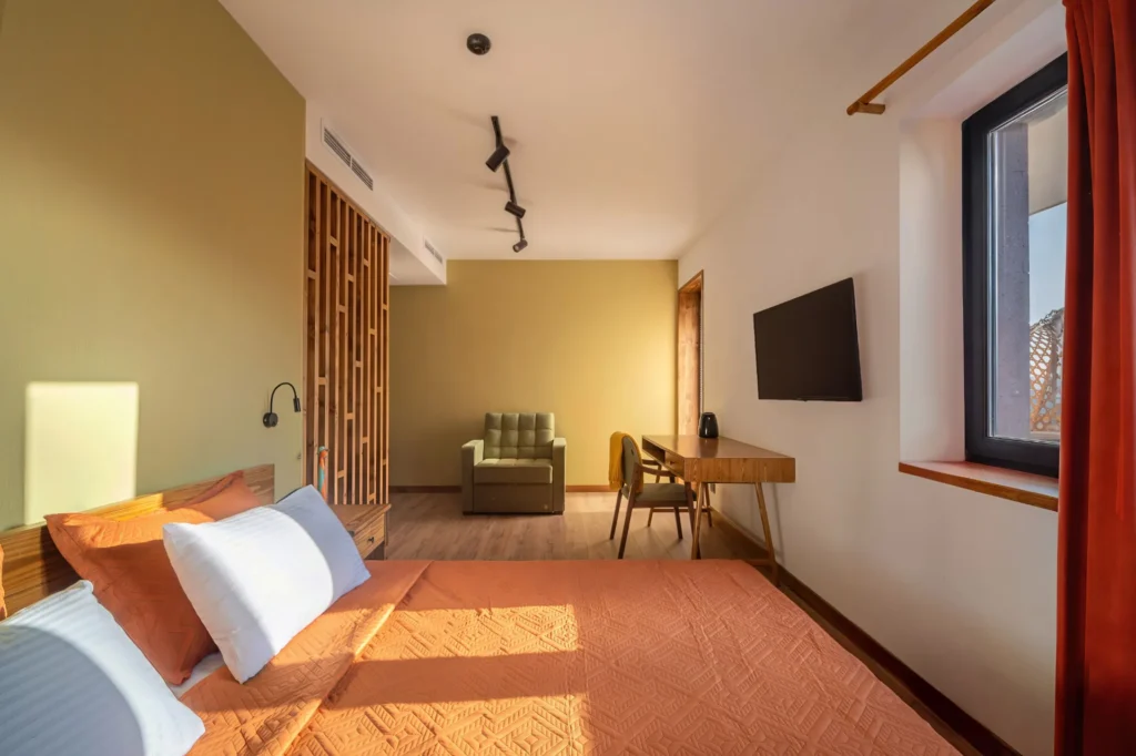 aprie-boutique-hotel-room-2-1.webp
