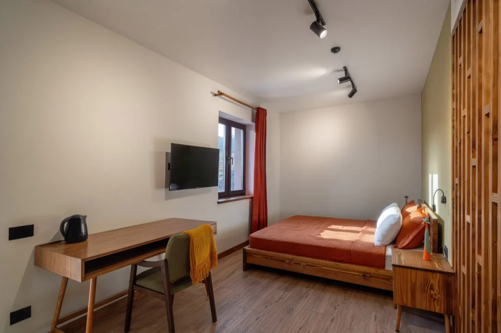 aprie-boutique-hotel-room-2-3.webp